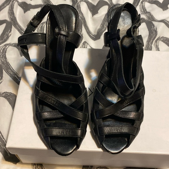 Leather heels - Picture 1 of 6